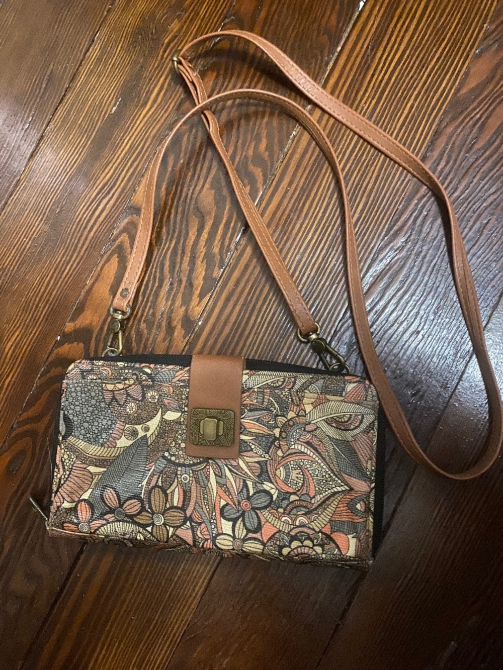 Sakroots smartphone crossbody with floral/botanical print